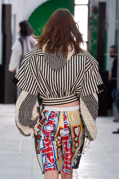 Look 90